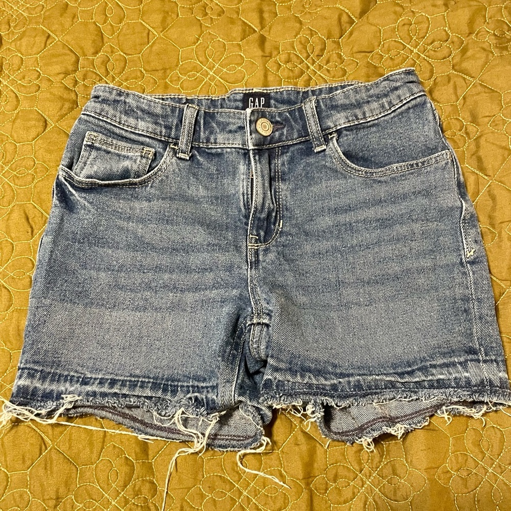 GAP stretch midi shorts size 12